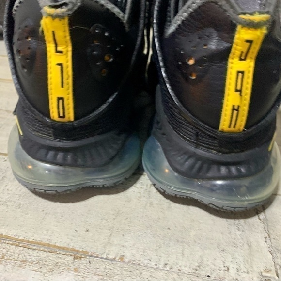 Nike Black and Yellow Men's Shoes - Picture 6 of 8